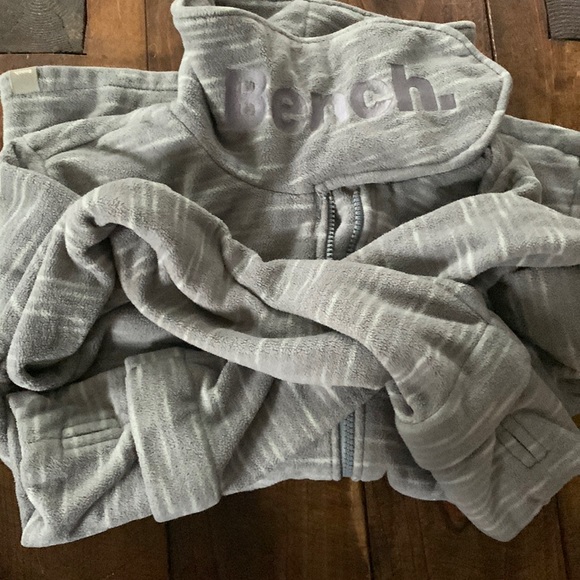 Bench sweater - Picture 1 of 3